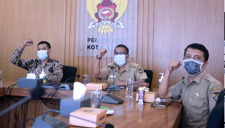 mengucapkan-salam-merdeka-kepada-Mahasiswa.jpg