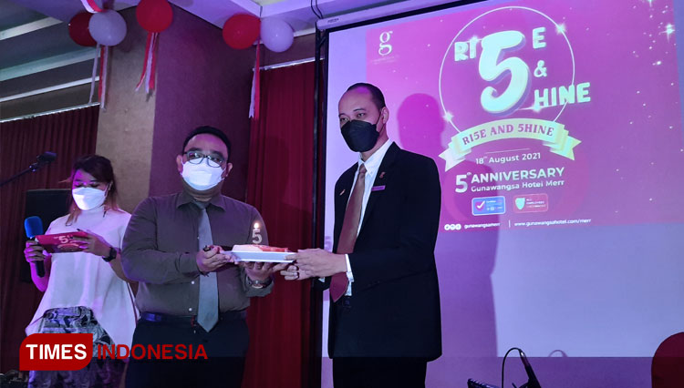Rise and Shine 5 Anniversary Gunawangsa Hotel Merr Surabaya