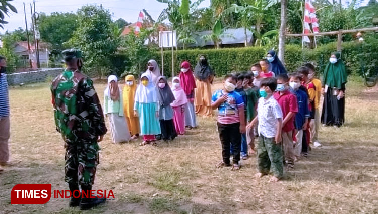 Bintara TNI Asal Papua Latih PBB Di Sekolah Alam Perwira Purbalingga ...