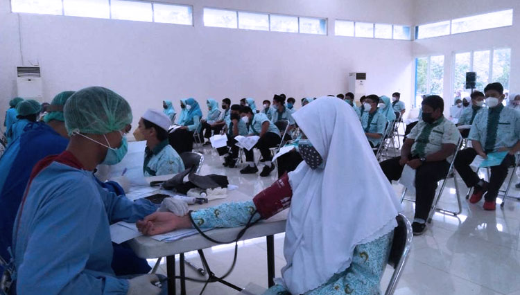 Siswa Sekolah Sabilillah Malang Ikuti Vaksinasi di Lanud Abdulrachman Saleh
