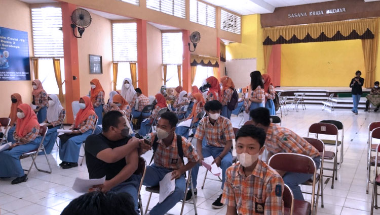 vaksinasi SMAN 16 Surabaya 2