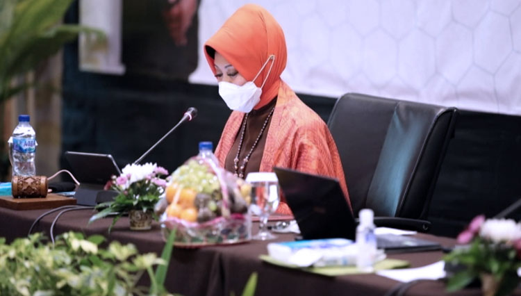 Dirjen Pembangunan dan Pengembangan Kawasan Transmigrasi (PPKTrans) Aisyah Gamawati saat memaparkan materinya (FOTO: Dokumen/Kemendes)