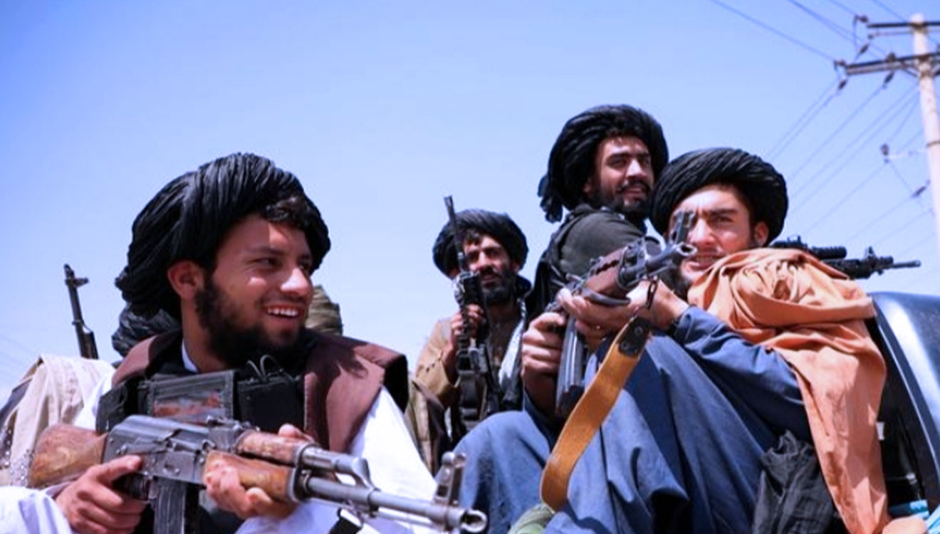 Pejuang Taliban saat berpatroli di ibukota Kabul, Afghanistan.(FOTO : Reuters)