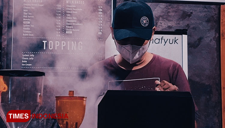 Salah satu cafe di Bondowoso. Mereka sangat antusias jika branding BRK kembali digaungkan Pemkab Bondowoso (FOTO: Moh Bahri/TIMES Indonesia)