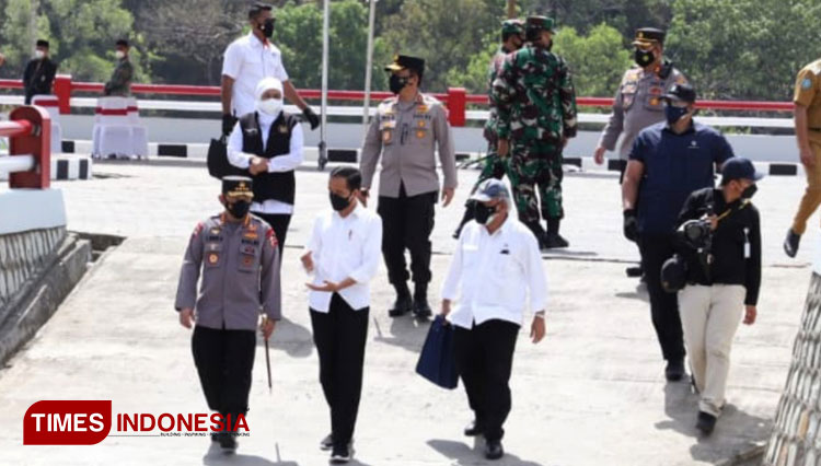 Forkopimda Jatim Dampingi Presiden Jokowi resmikan bendungan Bendo Ponorogo. (FOTO:Humas Pemkab/TIMES Indonesia)