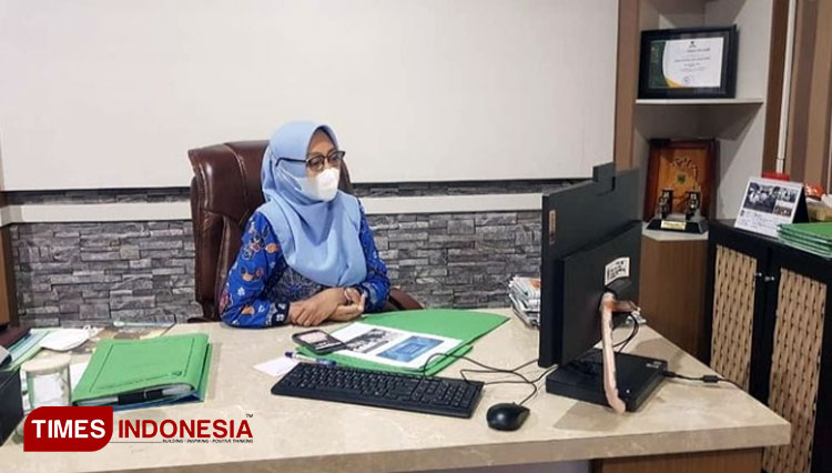 Plt Kepala Dinas Koperasi Usaha Mikro dan Perdagangan Banyuwangi, Hj RR Nanin Oktaviantie. (Foto: Rizki Alfian/TIMES Indonesia)