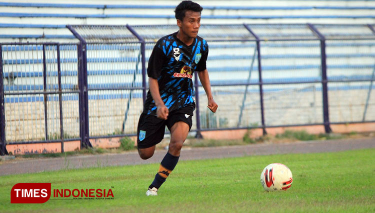 Winger muda Persela, Jibril, saat berlatih di Stadion Surajaya Lamongan. (FOTO: MFA Rohmatillah/ TIMES Indonesia)