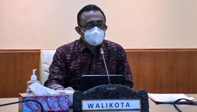 Wali Kota Denpasar I Gusti Ngurah Jaya Negara saat rapat virtual dengan Kadin membahas optimalisasi pembangunan di Kota Denpasar pada masa pandemi Covid-19, Rabu (8/9/2021). (FOTO: Dok.Humas Pemkot Denpasar) 
