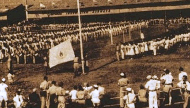 Upacara pembukaan PON I Surakarta pada 9 September 1948 di Stadion Sriwedari. (foto: WIkipedia)