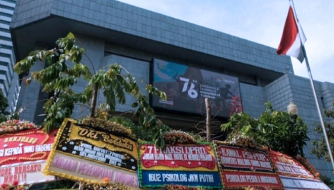Kantor Pemprov DKI Jakarta Banjir Karangan Bunga Dukung Interpelasi Anies Baswedan