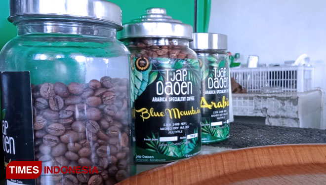 Pelaku usaha kopi di Kabupaten Bondowoso baik cafe dan sejenisnya tetap menggunakan logo BRK meskipun dalam dua tahun terakhir tidak dapat perhatian pemerintah (FOTO: Moh Bahri/TIMES Indonesia).