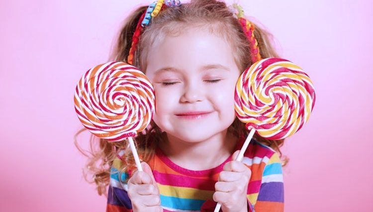 ILUSTRASI - Anak kecanduan makanan manis. (FOTO: iStockphoto)