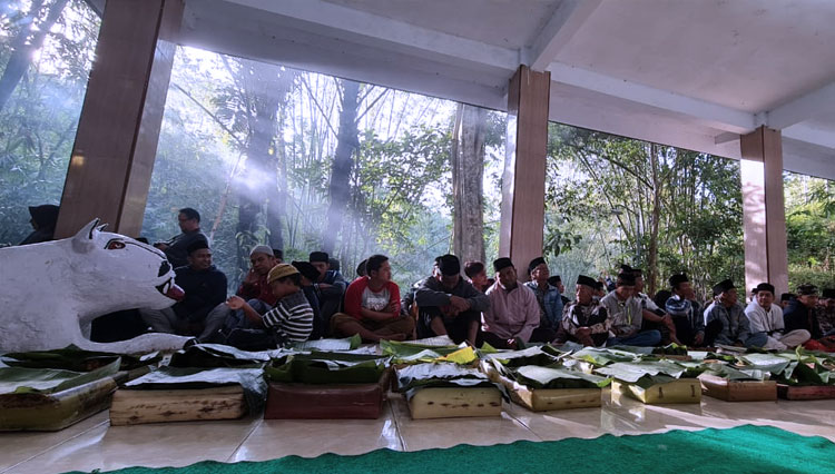 Bapak-bapak-di-Desa-Sumbersuko-2.jpg