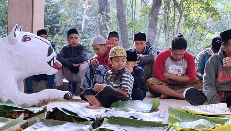 Bapak-bapak-di-Desa-Sumbersuko-3.jpg