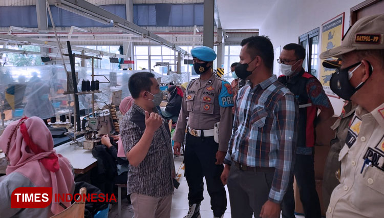 Satgas Polres Majalengka Awasi Perusahaan Industri Mengenai Penerapan Prokes
