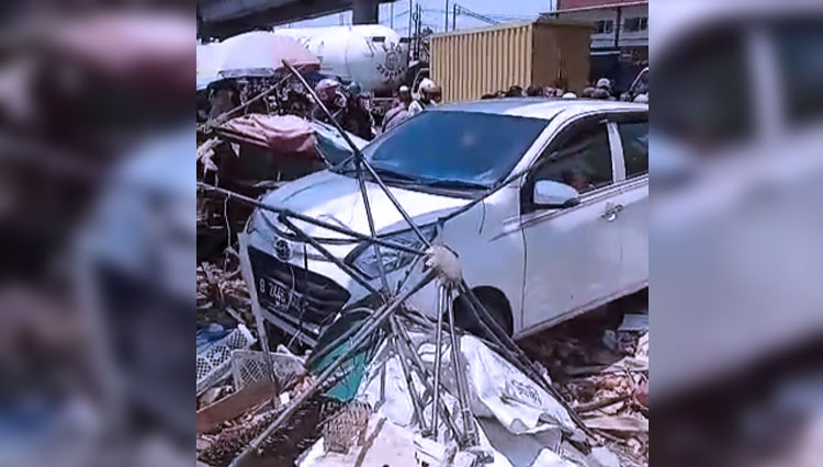 Tabrakan Beruntun Antara Mobil dan Motor Terjadi di Cirebon
