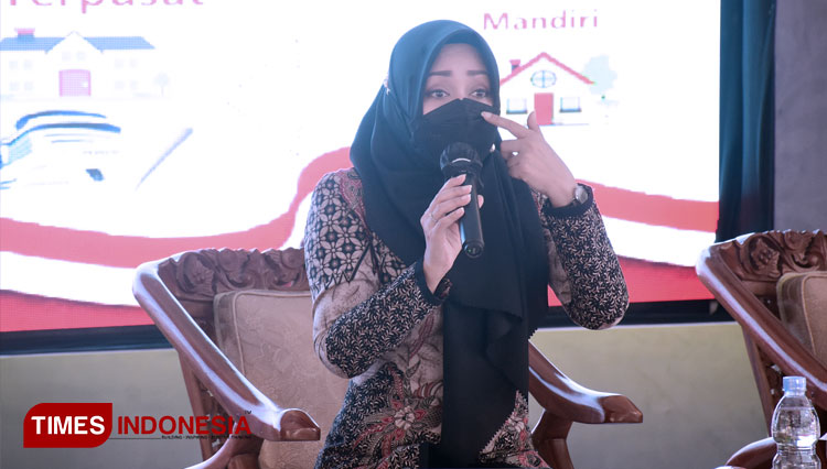 Bupati Mojokerto, Ikfina Fahmawati saat menghadiri agenda Harlah Koperasi ke 74. Kamis (09/9/2021) (FOTO: Dok. TIMES Indonesia)
