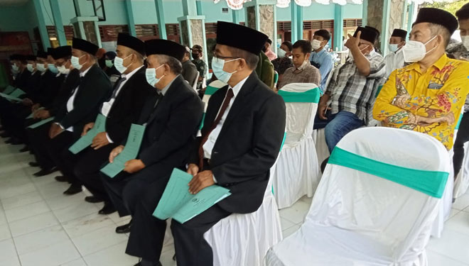 Satu kursi kosong karena seorang Pj tak mengikuti prosesi pelantikan di kantor Kecamatan Paiton, Kabupaten Probolinggo.(Foto: Dicko W/TIMES Indonesia)