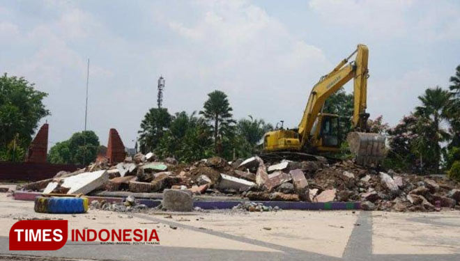 Alun-alun Kota Mojokerto yang sedang dalam rehabilitasi proyek Alun-Alun Mojokerto tahun 2021. Kamis (09/9/2021)(Dok. TIMES Indonesia)