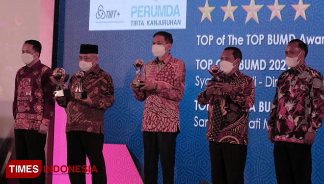 Peraih penghargaan TOP BUMD Awards 2021 kembali diberikan oleh majalah Top Business. (FOTO: Misbahul Munir/TIMES Indonesia)