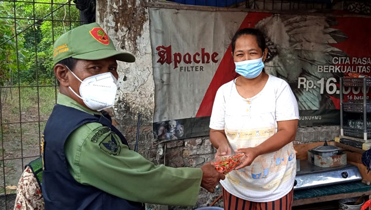 DKPP Bagikan Cabai Hasil Panen kepada Warga Kota Kediri
