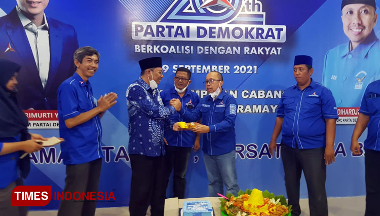 Mantan Bupati Indramayu Taufik Hidayat saat menghadiri HUT ke 20 Partai Demokrat di Kabupaten Indramayu. (Foto: Muhamad Jupri/TIMES Indonesia)