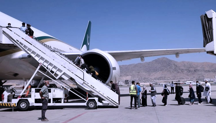 Jet Komersil Pakistan Menjadi yang Pertama Mendarat di Kabul Afganistan