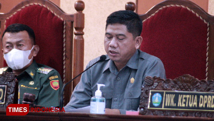 Ketua DPRD Ponorogo Sunarto memimpin Sidang Paripurna. (FOTO: DPRD Ponorogo for TIMES Indonesia)