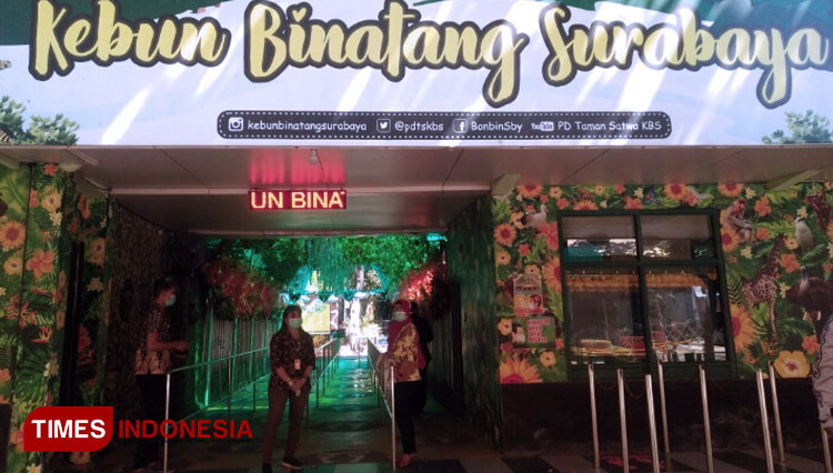 Kebun Binatang Surabaya menjadi lokasi suntik vaksin Covid-19 bagi warga Kota Pahlawan pada Senin (13/9/2021). (FOTO: Ammar Ramzi/TIMES Indonesia) 