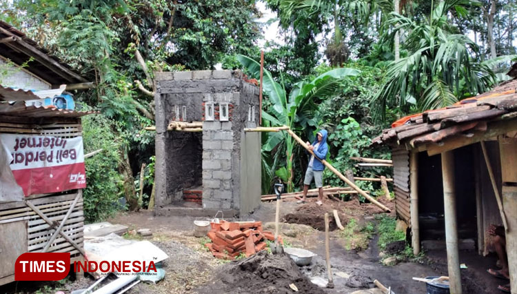 Program pembangunan Sanitasi Desa di Desa Kenjo, Kecamatan Glagah, Kabupaten Banyuwangi (Foto: Hafid Nurhabibi/ TIMES Indonesia).