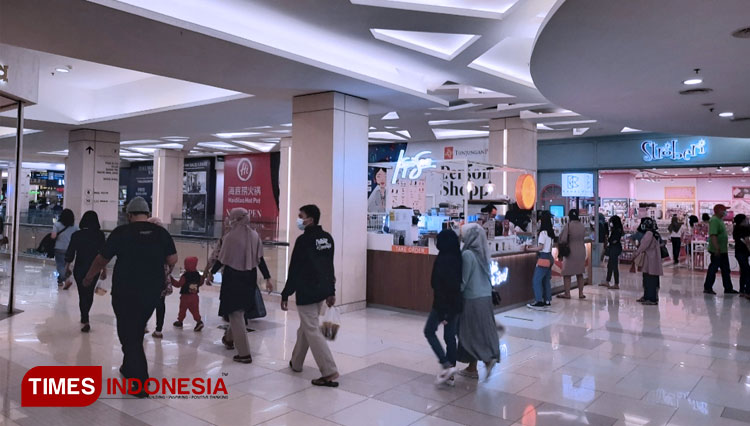 Ilustrasi pusat perbelanjaan di Surabaya sebelum PPKM (FOTO: Shinta Miranda/TIMES Indonesia)