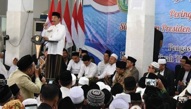 Presiden RI Jokowi saat mengunjungi Pesantren Darul Ulum, Jombang. (FOTO: iNews.id/Ihya Ulumuddin)