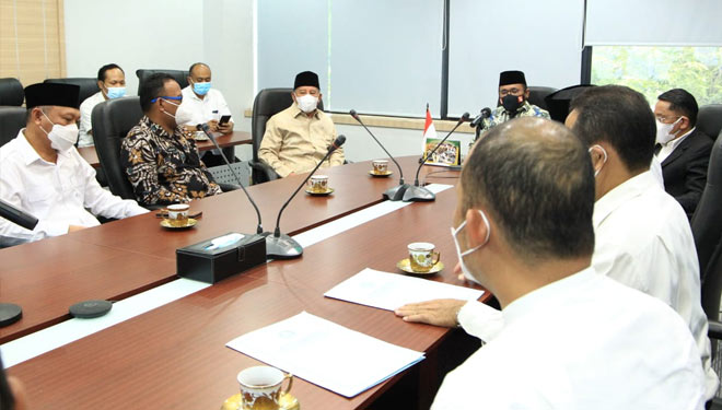 Suasana pertemuan Menag Yaqut Cholil bersama Gubernur KH. Abdul Gani Kasuba di Jakarta. (Foto: Biro Adpim Malut)