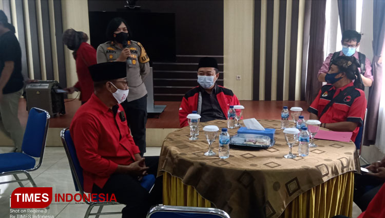 Tim kader PDI-P saat diterima Kapolres di aula lantau 2 Mapolres Banjar (foto:Susi/TIMES Indonesia)