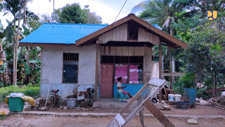 Ilusutrasi - Program BSPS atau bedah rumah RTLH yang disalurkan di Kabupaten Teluk Wondama Papaua Barat (FOTO: Biro Komunikasi Publik Kementerian PUPR RI)