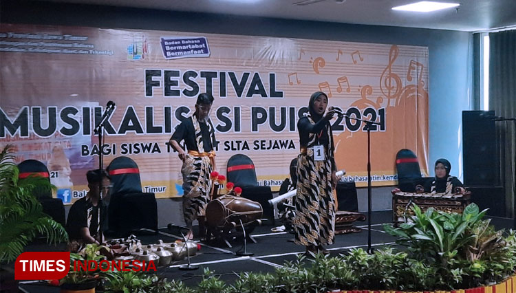 SMAN 1 Pagak Malang sebagai salah satu peserta acara Festival Musikalisasi Puisi yang digelar Balai Bahasa Jatim (FOTO: Shinta Miranda/TIMES Indonesia)