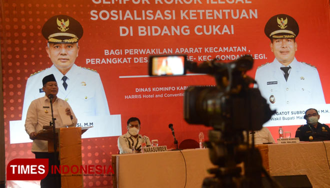 Wakil Bupati Malang, Didik Gatot Subroto saat menyampaikan arahan dan materi tentang sosialisasi gempur rokok ilegal di Hotel Harris Malang, Rabu (15/9/2021). (Foto: Adhitya Hendra/TIMES INDONESIA)