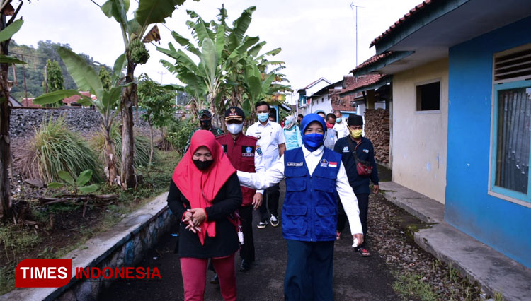 Wali Kota Banjar tak pernah lelah blusukan demi tercapainya akselerasi vaksinasi (foto: Susi/TIMES Indonesia)
