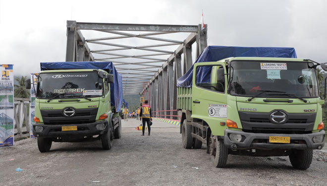 Konstruksi Jembatan Wai Kaka Selesai, Kementerian PUPR RI Lakukan Uji Beban