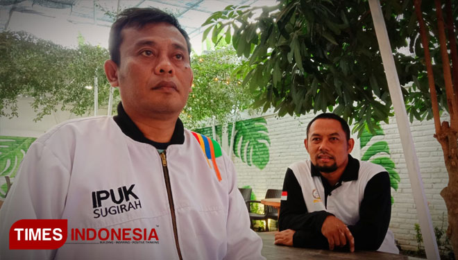 Zamroni SH, Ketua MPC Pemuda Pancasila Banyuwangi dan Al Ma’arif alias Arif Jhon, mantan tim pemenangan Ipuk-Sugirah. (Foto : Syamsul Arifin/TIMES Indonesia)