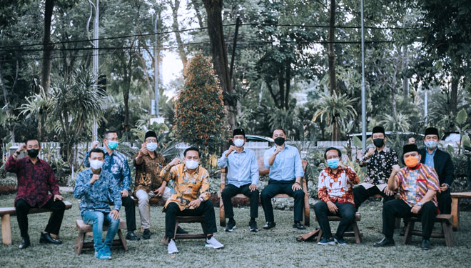 Suasana akrab Wali Kota Surabaya Eri Cahyadi bersama 10 orang pimpinan parpol di Kota Pahlawan. (FOTO: Humas Pemkot Surabaya for TIMES Indonesia)