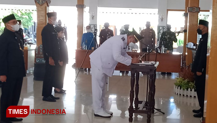 10 Pejabat Eselon II dilantik Bupati Ngawi Ony Anwar Harsono. (Foto: M.Miftakul/TIMES Indonesia)