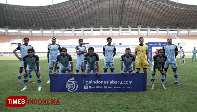 Foto tim Persela Lamongan saat melawan Persita Tangerang, Jumat (17/9/2021). (FOTO: Persela for TIMES Indonesia)
