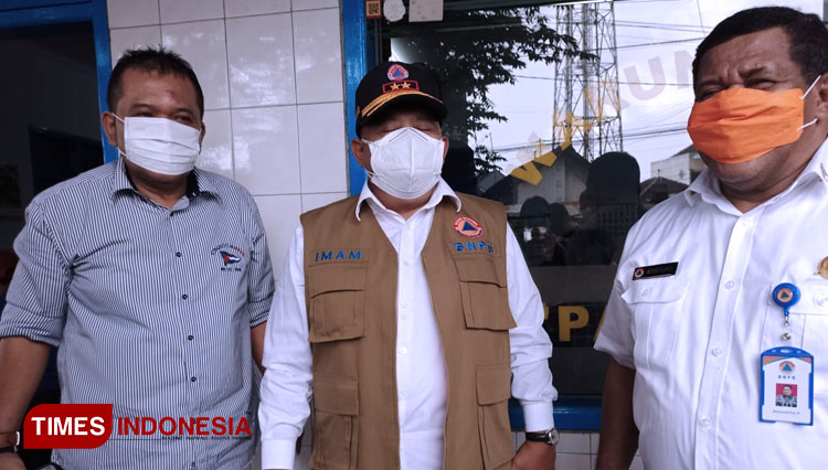 Tenaga Ahli Kasatgas Penanganan Covid-19 Brigjen Pol Imam Pramukarno (tengah) bersama Ketua MBLC Ir R Agoes Soerjanto (kiri) dan Staf Ahli BNPB Edmon Fire. (foto: dok TIMES Indonesia)