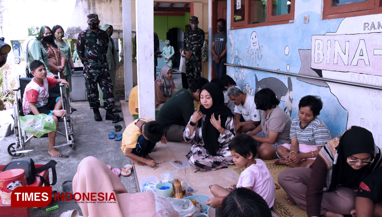 memberikan-bantuan-di-Panti-Asuhan-Bina-Remaja-Donoharjo-Jalan-Noto-Sukardjo-2.jpg