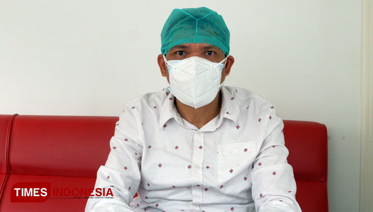 Direktur Utama RSIA Mawar Malang dr Raymond Ferdinand Runtu SpPK. (Foto: Naufal Ardiansyah/TIMES Indonesia)