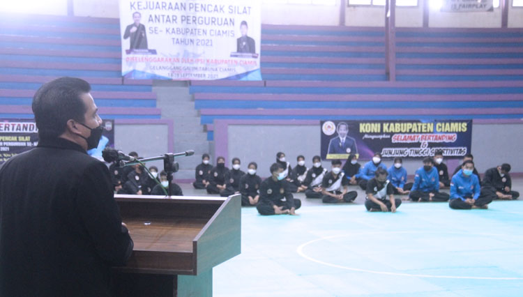 Wabup Ciamis dalam kejuaraan pencak silat antar perguruan se-Kabupaten Ciamis 2021 (foto: Humas Kabupaten Ciamis)