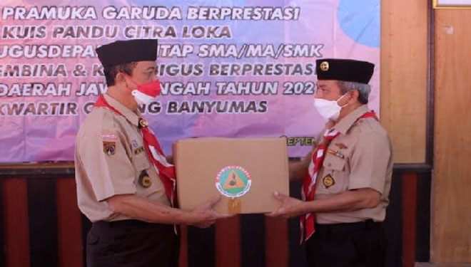 Kwarda Jateng serahkan APD dan Suplemen untuk Kwarcab Banyumas. (FOTO: Parsito for TIMES Indonesia)