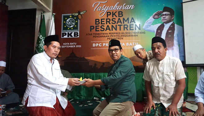Para kyai dan pengurus DPC PKB sujud syukur dan doa bersama menyusul ditetapkannya Perpres Nomor 82 Tahun 2021 tentang Pendanaan Penyelenggaraan Pesantren. (Foto: DPC PKB for TIMES Indonesia)