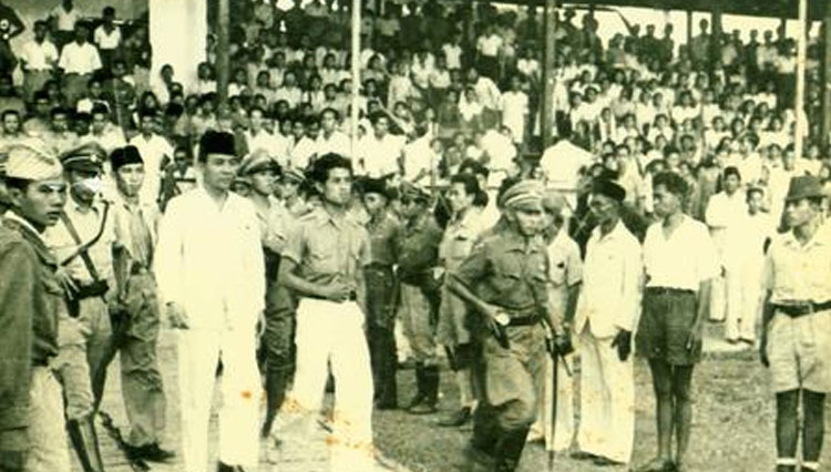 Insiden bendera di surabaya tanggal 19 september 1945 terjadi sebagai akibat dari tindakan belanda, yaitu